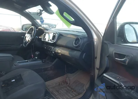 2018 Toyota Tacoma Trd Off Road z USA, uszkodzony, nr VIN 3TMCZ5AN3JM182835